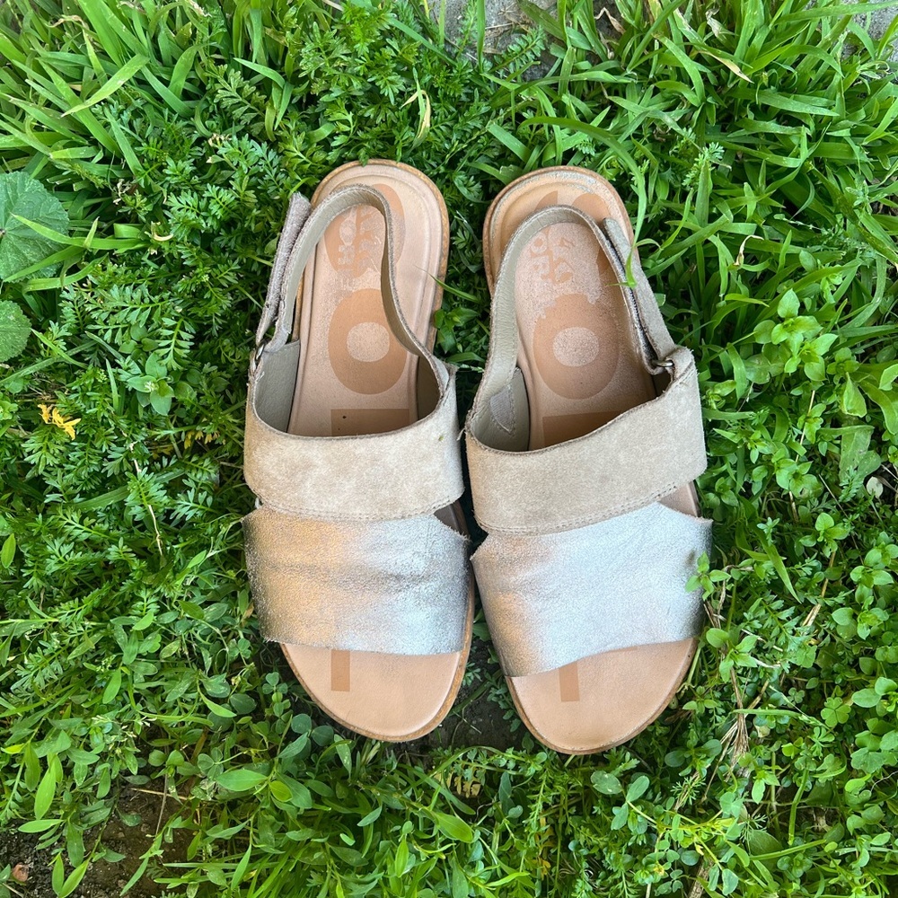 Sorel Women's Sandals in Silver and Tan